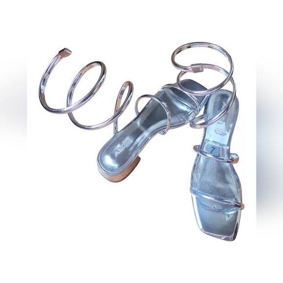 Aldo Spinna Silver Strappy Spiral Wrap Around Design Sandals Sz 7M - Picture 2 of 13